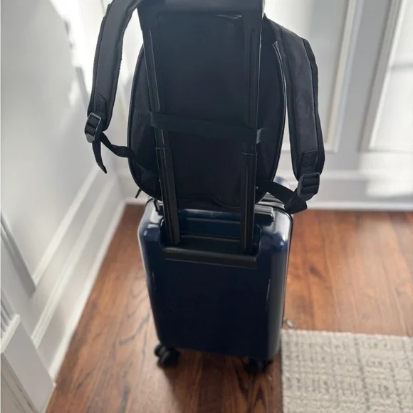 iPlay Kids Luggage/Carryon/Suitcase, 18" hard Set, Backpack, 4 Spinner Wheels - Picture 6 of 13